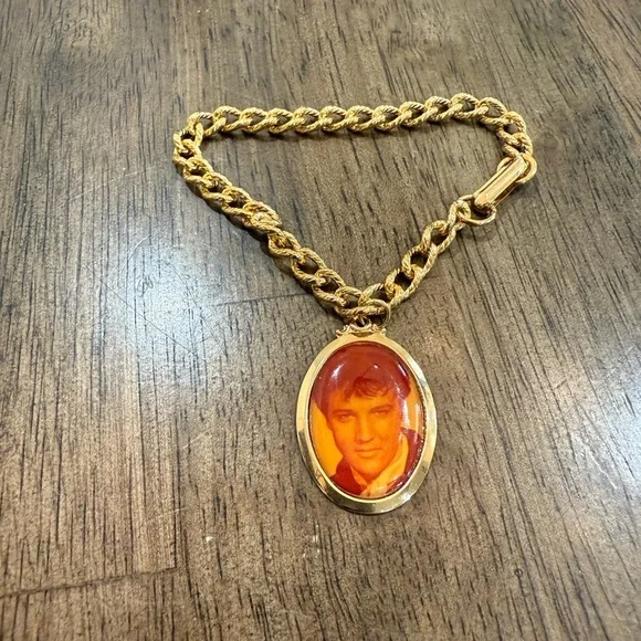 Elvis Presley Vintage 70s Gold Tone Charm Bracelet Jewelry Boxcar Ent 7.5" - Picture 4 of 7